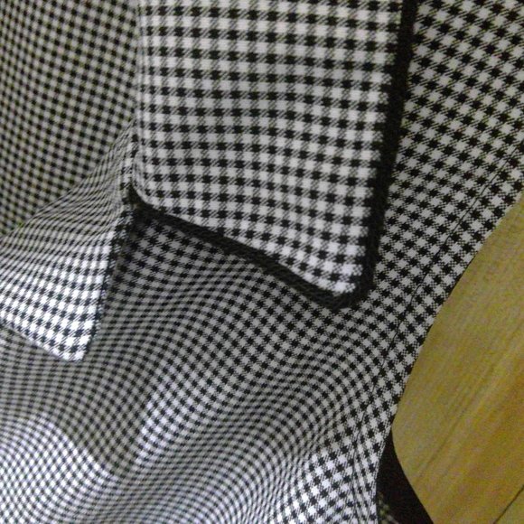 Lisa Jo Women's Black & White Checkered Fitted Sleeveless Top 11/12 - Picture 11 of 11